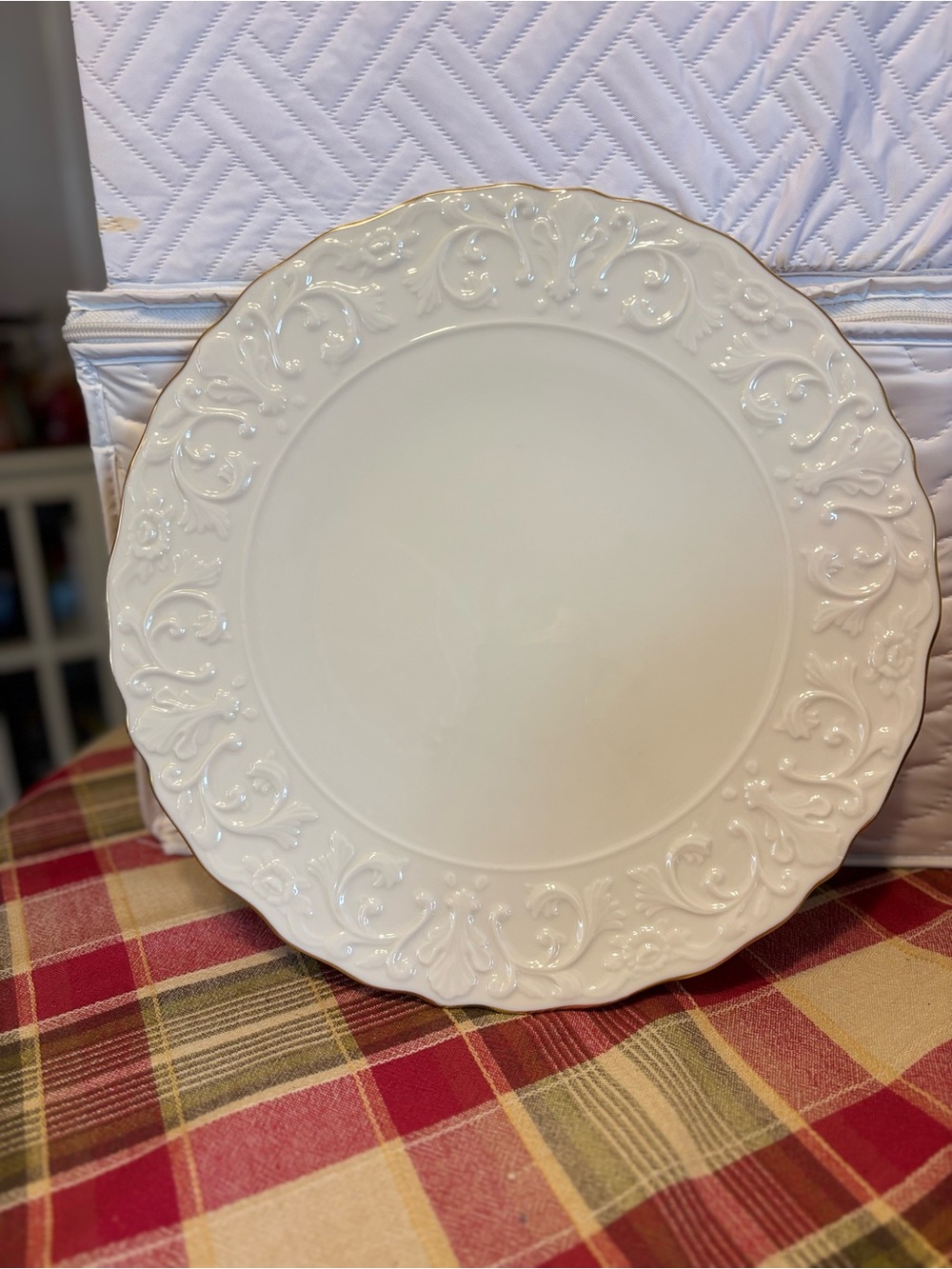 Lenox Classic Embossed White Cake Plate and Cake Server Elegant Home Dining